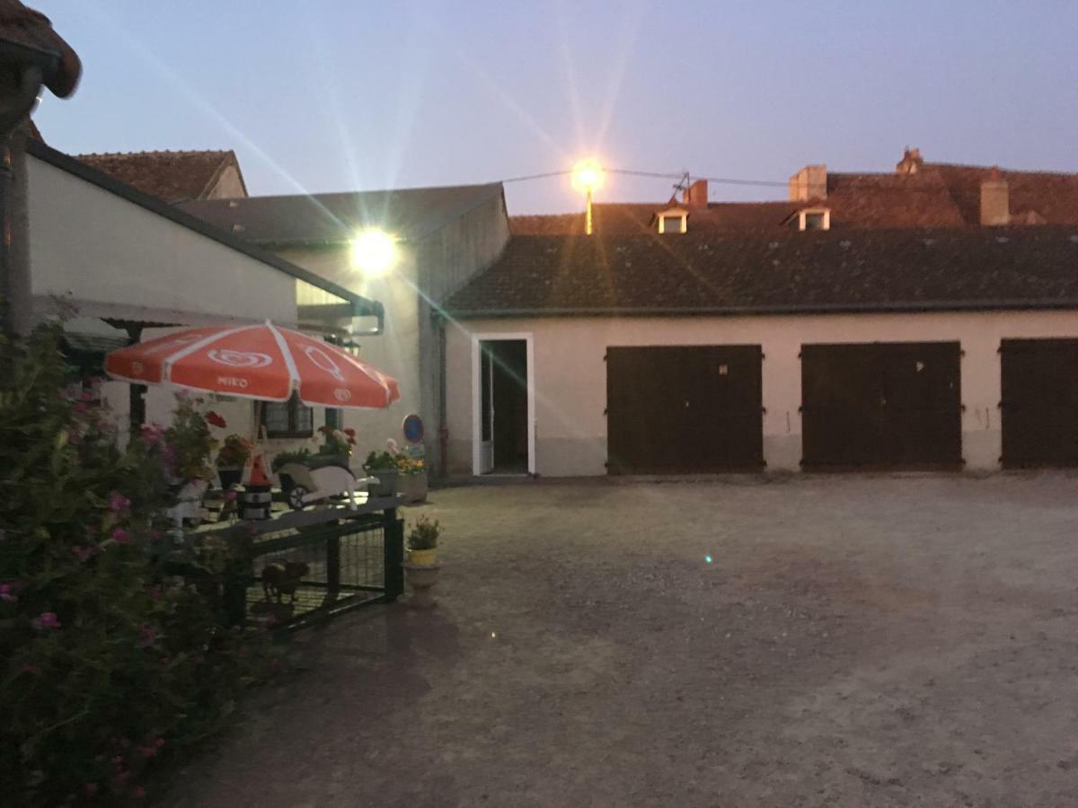 Charmant T2 Rdc Dans Residence Avec Parc Arbore Saint-Pierre-le-Moûtier Exterior foto